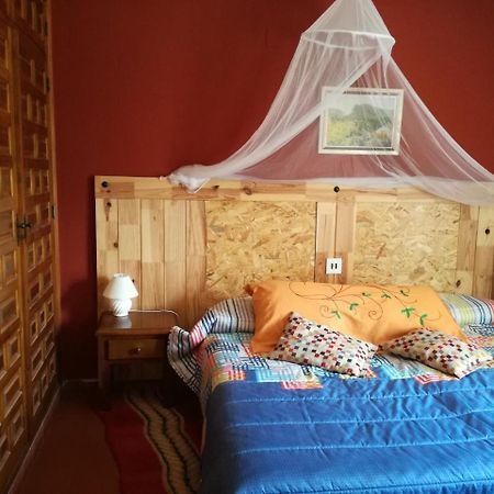 Hostal Del Tajo Peralejos de las Truchas Luaran gambar