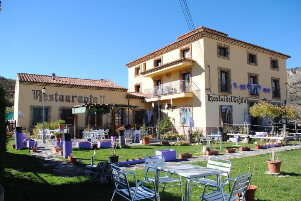 Hostal Del Tajo Peralejos de las Truchas Luaran gambar