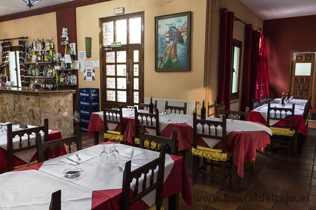 Hostal Del Tajo Peralejos de las Truchas Luaran gambar