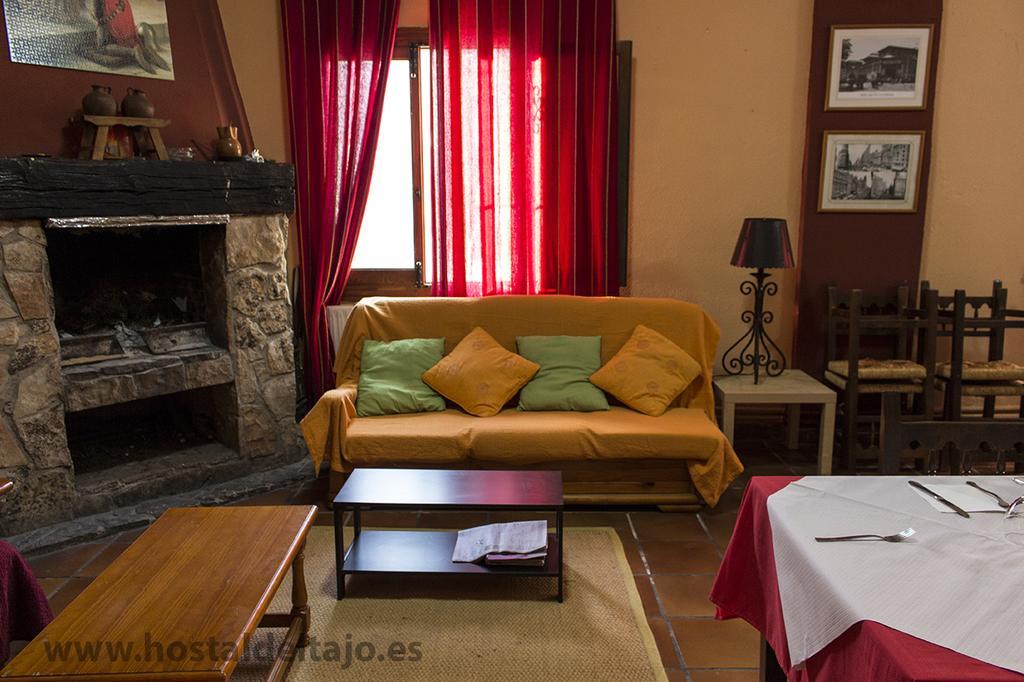 Hostal Del Tajo Peralejos de las Truchas Luaran gambar