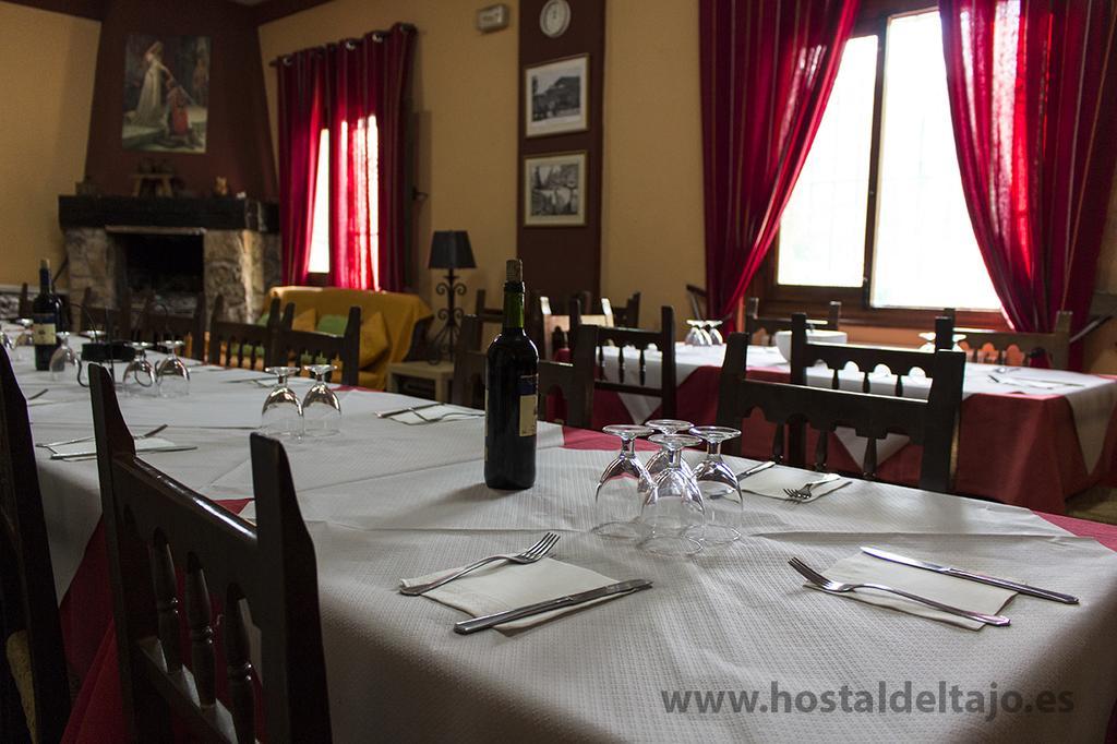 Hostal Del Tajo Peralejos de las Truchas Luaran gambar