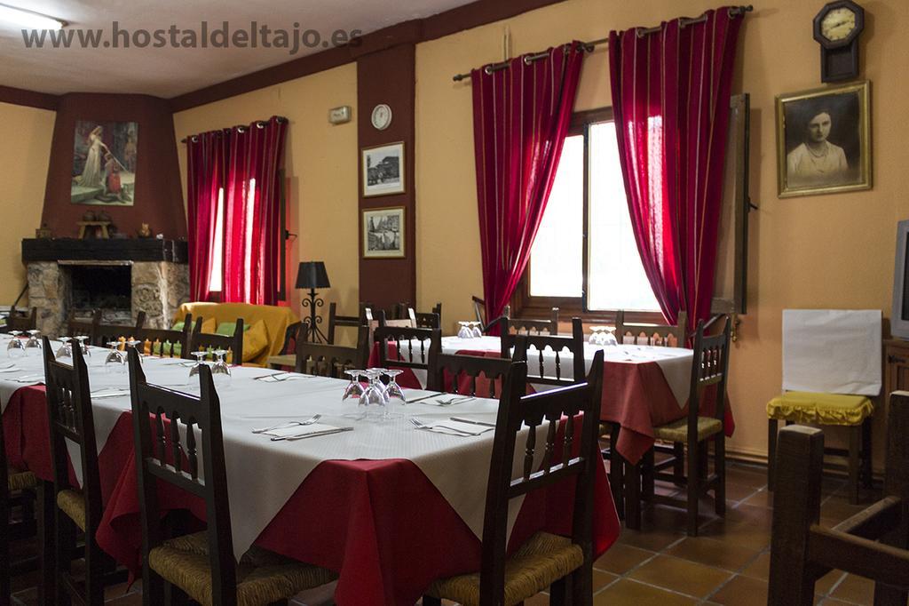 Hostal Del Tajo Peralejos de las Truchas Luaran gambar