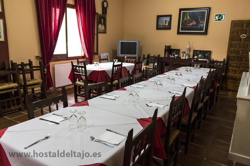 Hostal Del Tajo Peralejos de las Truchas Luaran gambar