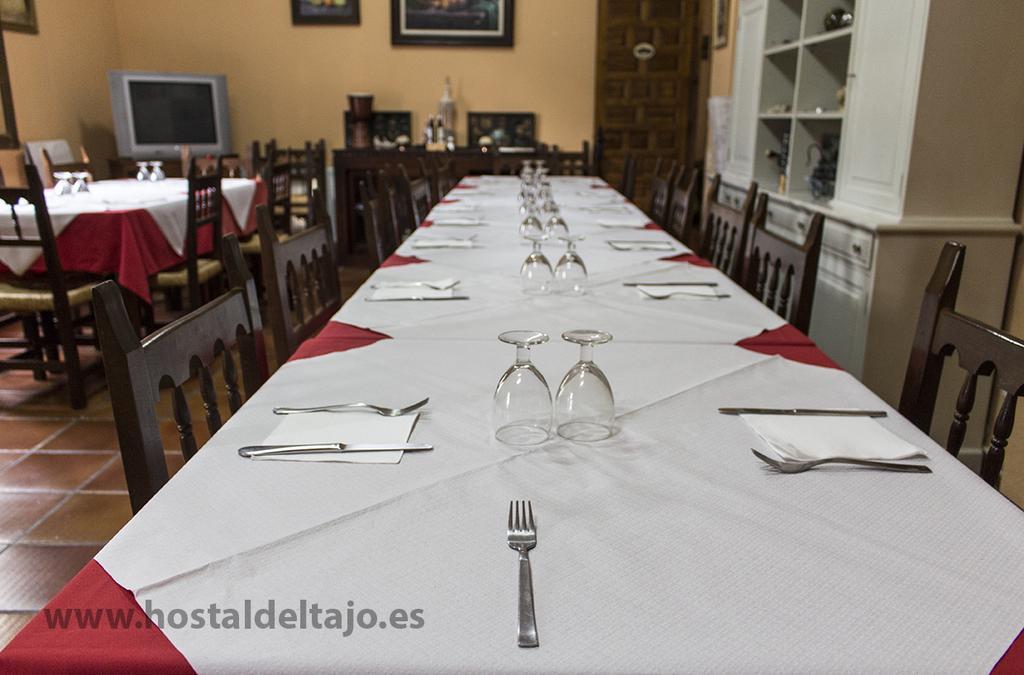 Hostal Del Tajo Peralejos de las Truchas Luaran gambar