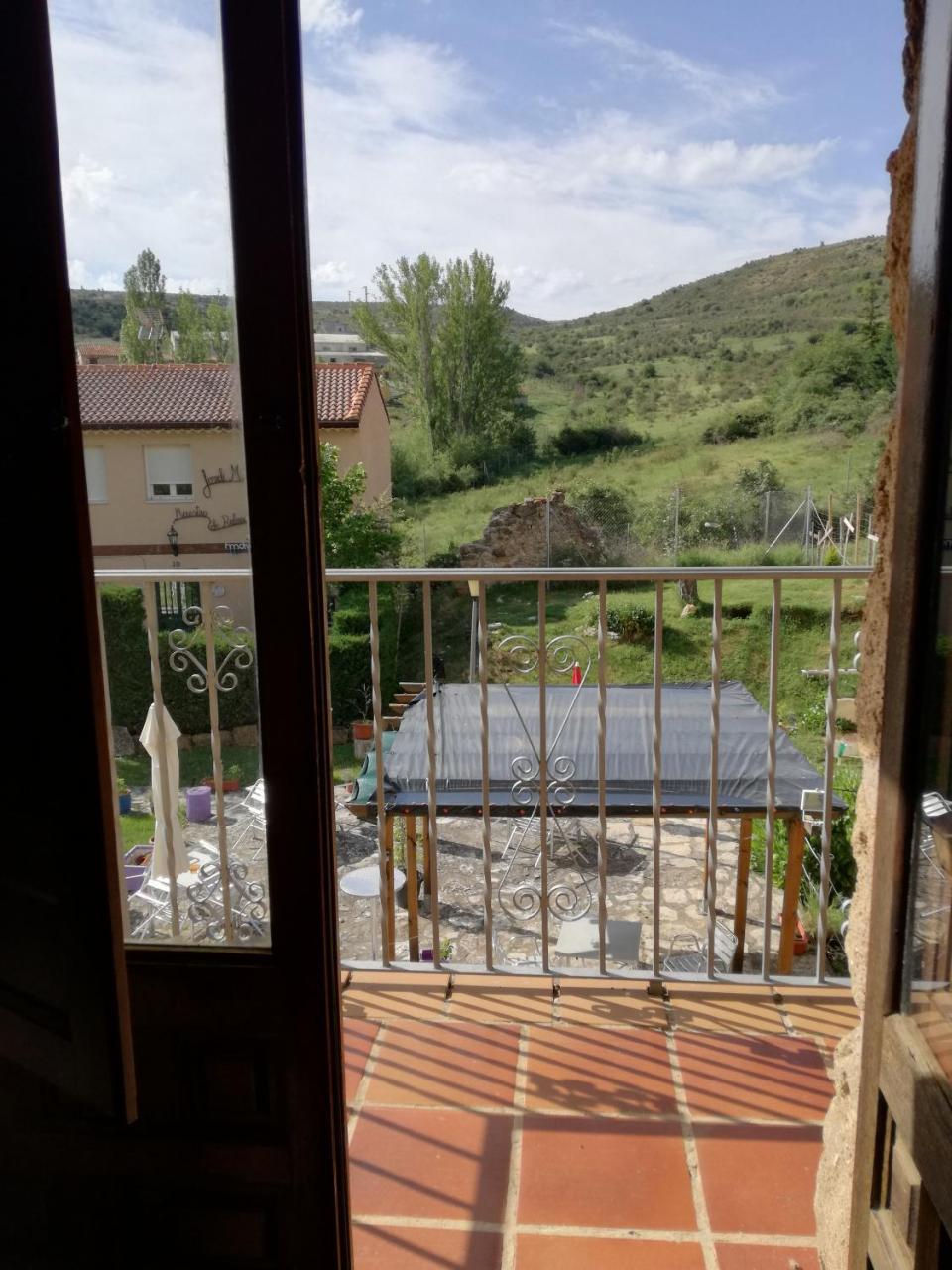 Hostal Del Tajo Peralejos de las Truchas Luaran gambar